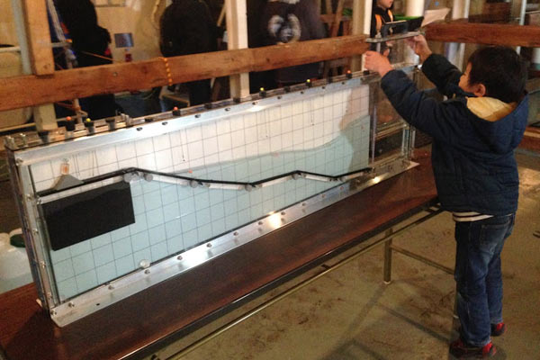 震度7を体験しよう！（起震車体験）