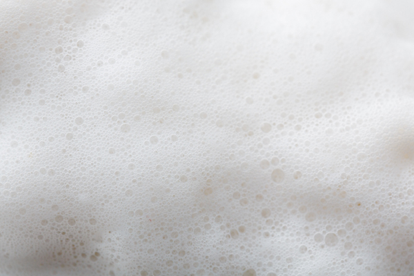 きめ細かな泡が汚れを包みこむ
