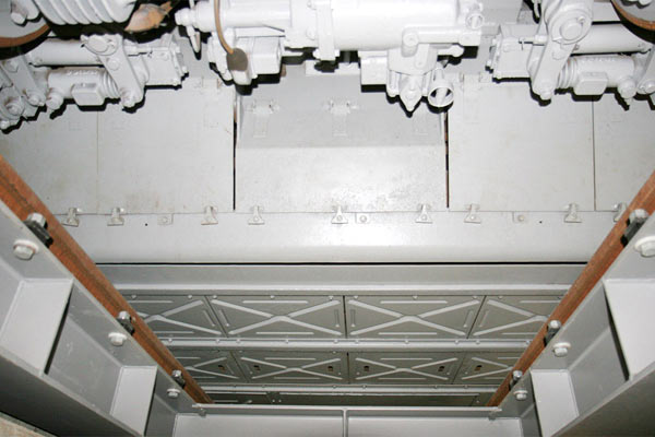 200系のボディマウント（車体下部）（撮影：恵知仁）