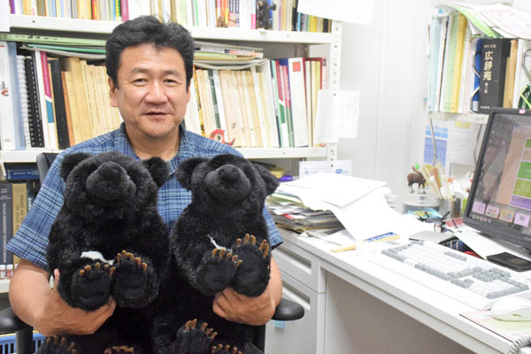 東京農業大学教授の山崎晃司さん