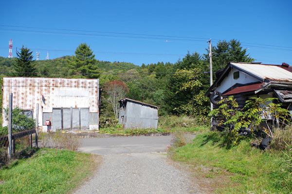 過疎化で維持困難な限界集落が増えている
