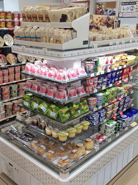 新商品が注目のスイーツコーナー