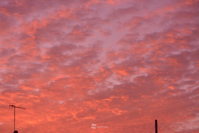 ハロウィンの朝は鮮やか 不気味 な色の空 ウェザーニュース ハロウィンの朝は鮮やか 不気味 な色の空 ウェザーニュース