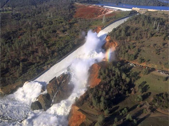 カリフォルニア 干ばつから一転 大雨でダム決壊寸前 ウェザーニュース