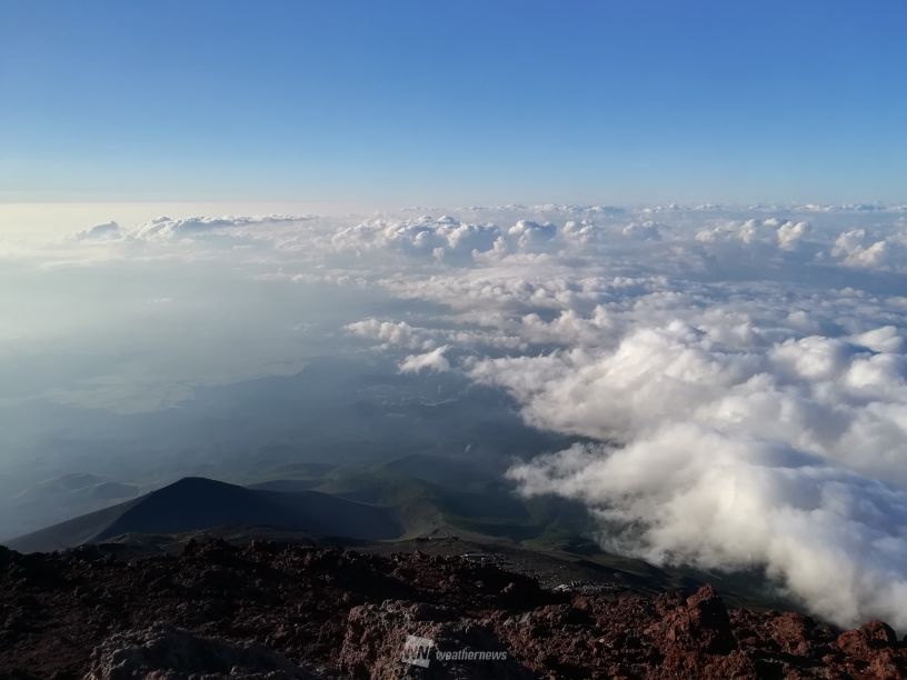 富士山頂から見た天気の境目 ウェザーニュース