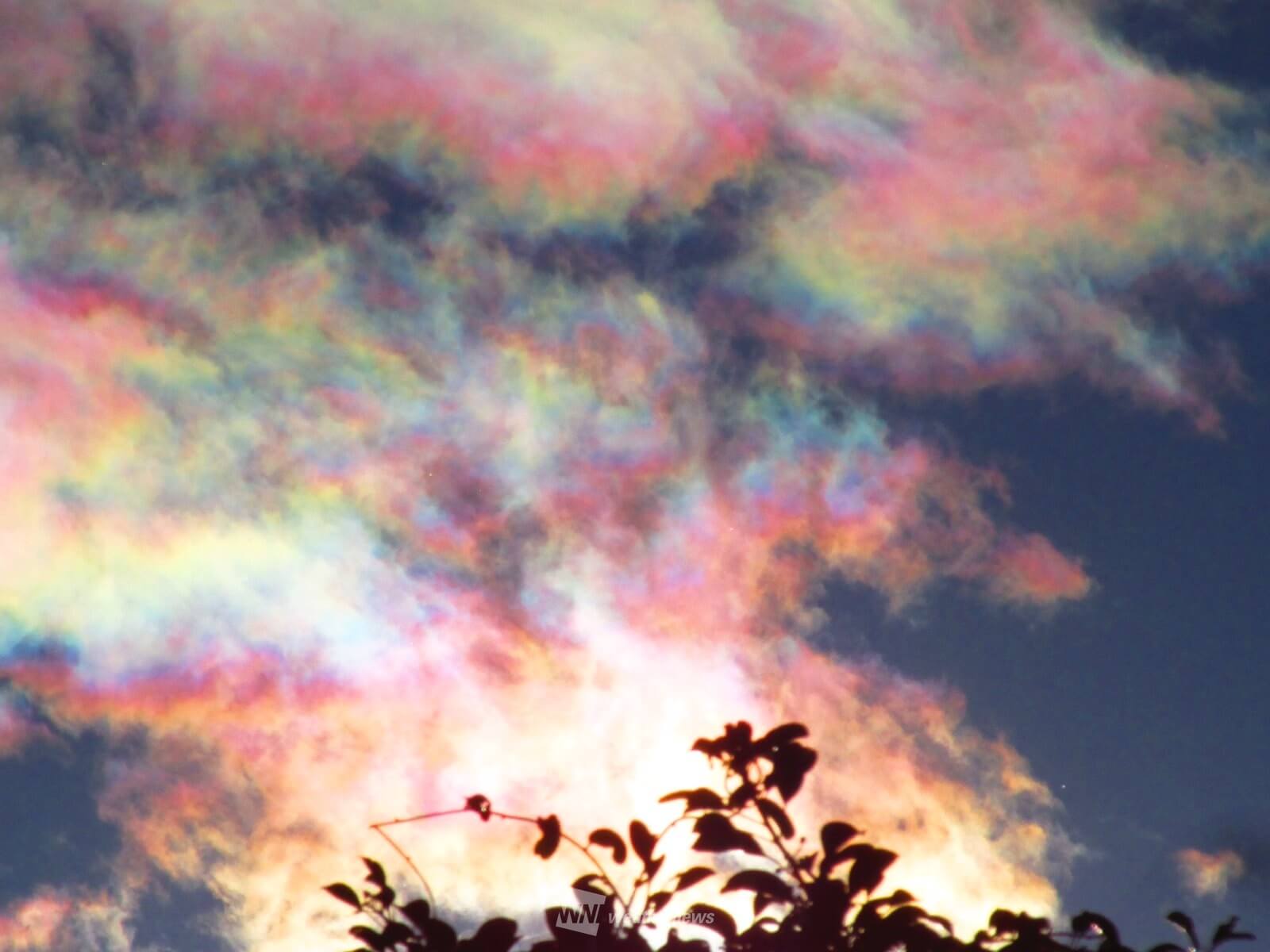 静岡県に幻想的な虹色の空が出現 ウェザーニュース