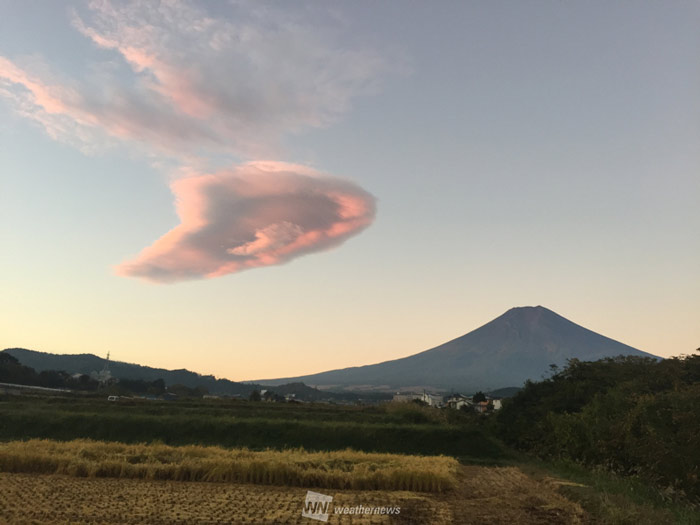 強い風のイタズラ 富士山にUFO雲！？ - ウェザーニュース
