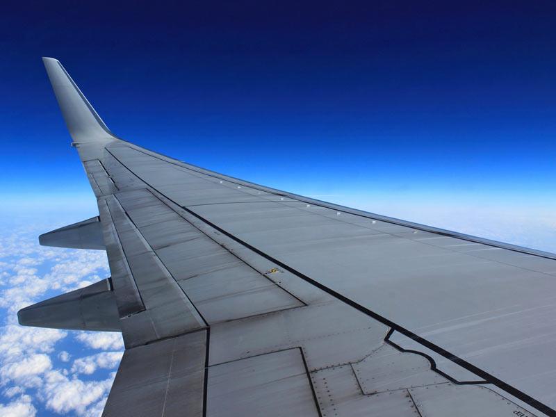 飛行機の主翼、先端が立っているのはなぜ？ - ウェザーニュース