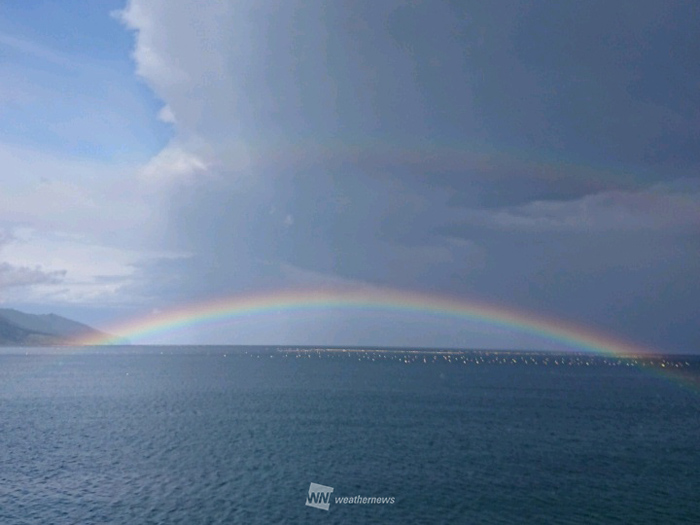 海に架かる虹の橋 北海道で低 い虹が出現 ウェザーニュース