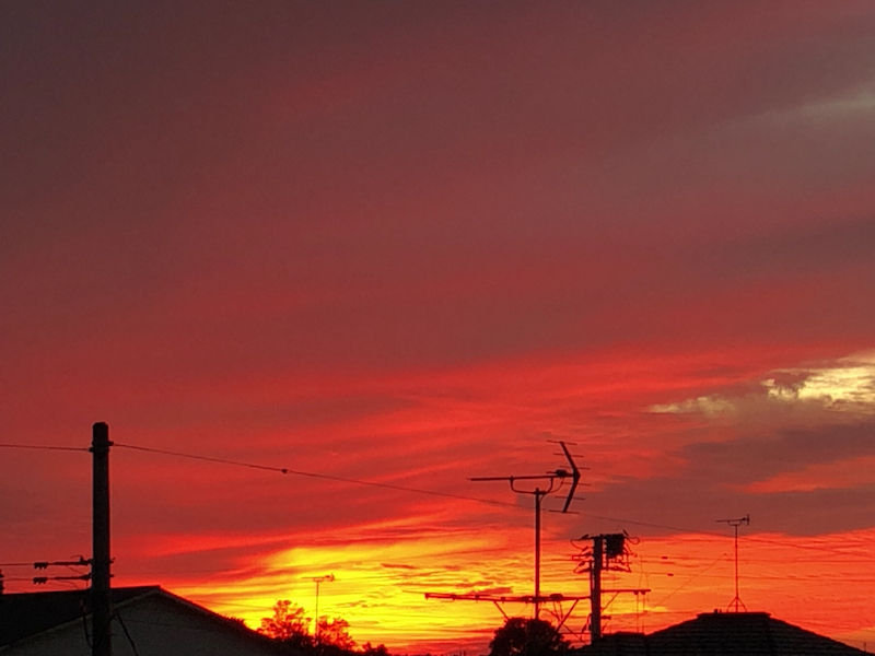 赤い空は雨の前触れ 北陸 東北で綺麗な夕焼けが出現 18年9月日 Biglobeニュース