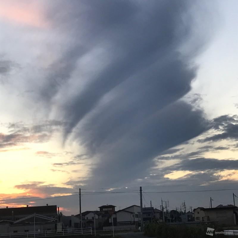 吊るし雲の一種か 佐賀などで巨大な渦巻く雲の目撃相次ぐ ウェザーニュース