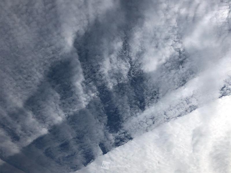 雲を切り裂く雲 消滅飛行機雲 が出現 ウェザーニュース