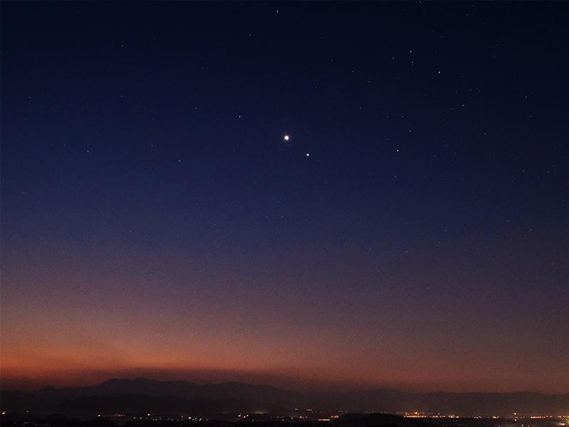 夜明け前の空に輝く2つの星 金星と木星が接近中 ウェザーニュース
