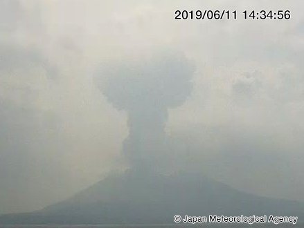 桜島が噴火 噴煙は2200mまで上昇し東へ - ウェザーニュース