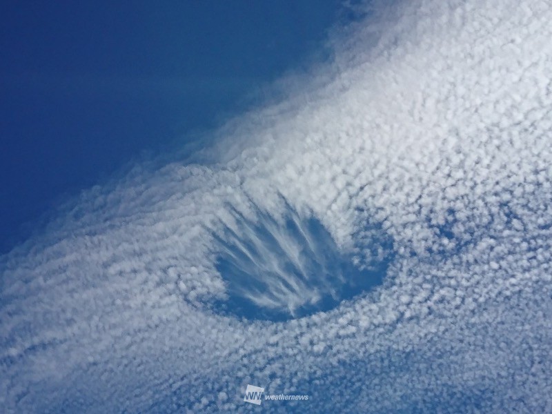 空にぽっかり不思議な穴 手形 王冠 何に見える 19年9月24日 Biglobeニュース