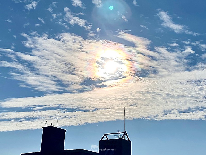 西日本でハロなど虹色現象やウロコ雲が出現 天気下り坂のサイン ウェザーニュース