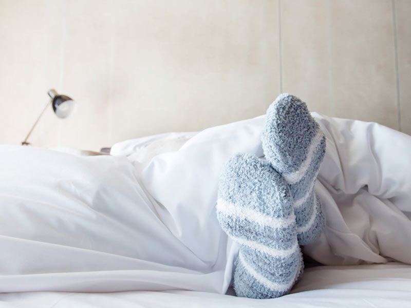 濡れた靴下を履いて寝る