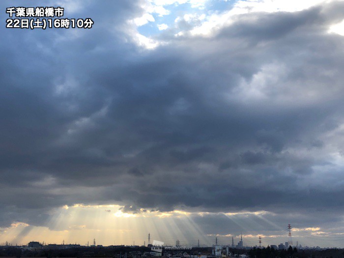 前線の雲接近 関東に 天使の梯子 が出現 ウェザーニュース