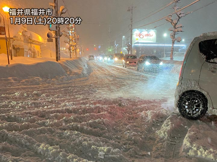 福井市で積雪100cmを超える 発達した雪雲が継続し夜間は外出危険に ウェザーニュース