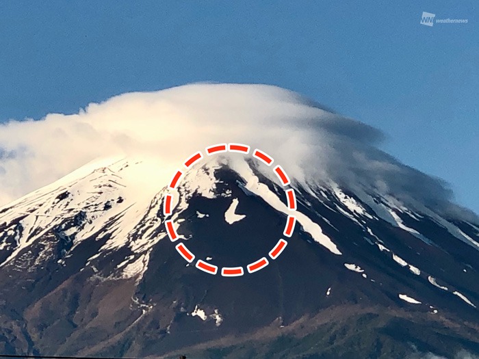 富士山に笠雲 その下には初夏に現れる雪形 農鳥 ウェザーニュース