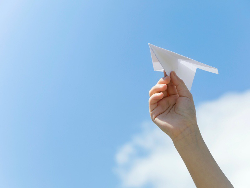 すぐできる よく飛ぶ紙飛行機の作り方と飛ばし方 ウェザーニュース