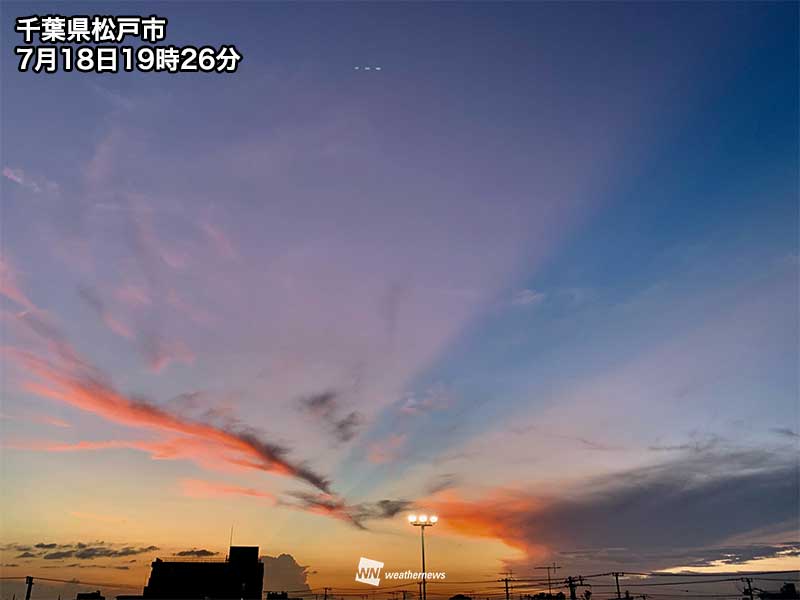 関東でまるで 火の鳥 が飛び立つような夕焼け空 ウェザーニュース