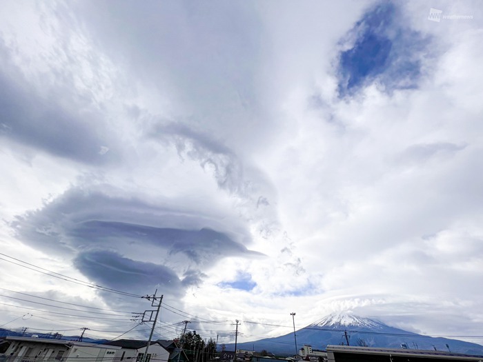 富士山に笠雲 つるし雲出現 午後は本降りの雨に ウェザーニュース