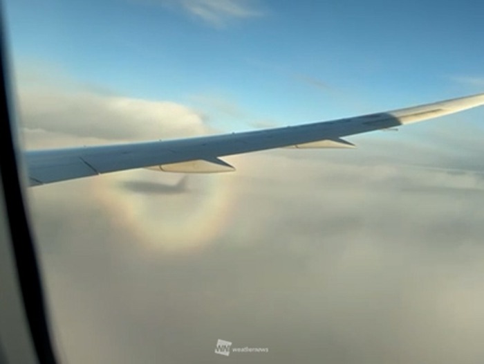 夜 の 飛行機 雲 スピリチュアル