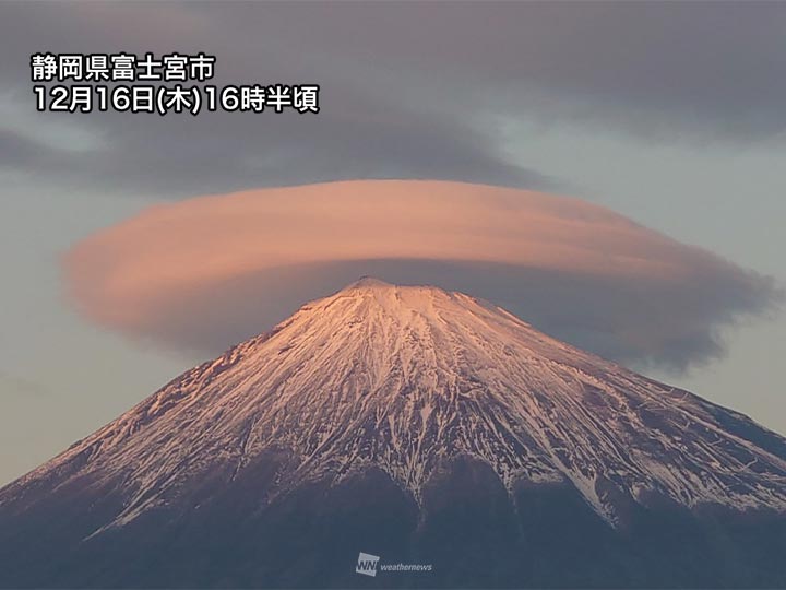 夕日に染まる富士山の笠雲 今夜から降り出す雨の前兆 - ウェザーニュース