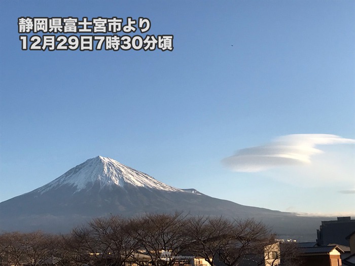 年の瀬の富士山につるし雲 UFOのような形も - ウェザーニュース