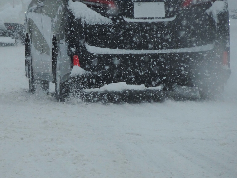 チェーン規制 大雪時の条件 スタッドレスタイヤもダメ ウェザーニュース
