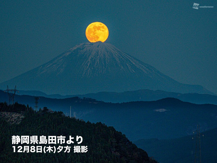 パール富士 富士山頂に昇る満月 昨夜は満月「コールドムーン」 - ウェザーニュース