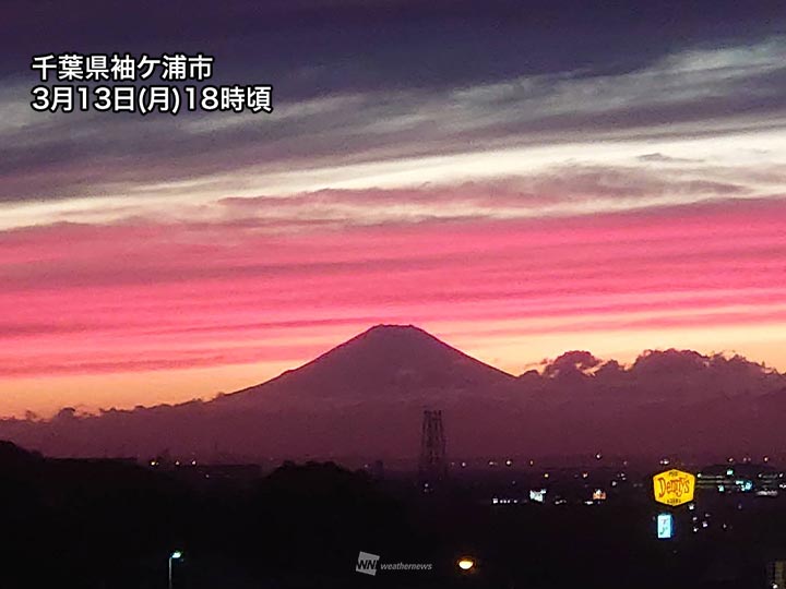 関東各地で真っ赤な夕焼け 富士山のシルエットも - ウェザーニュース