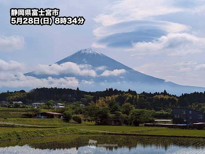 富士山の東に“つるし雲” 天気が下り坂に向かう予兆 - ウェザーニュース