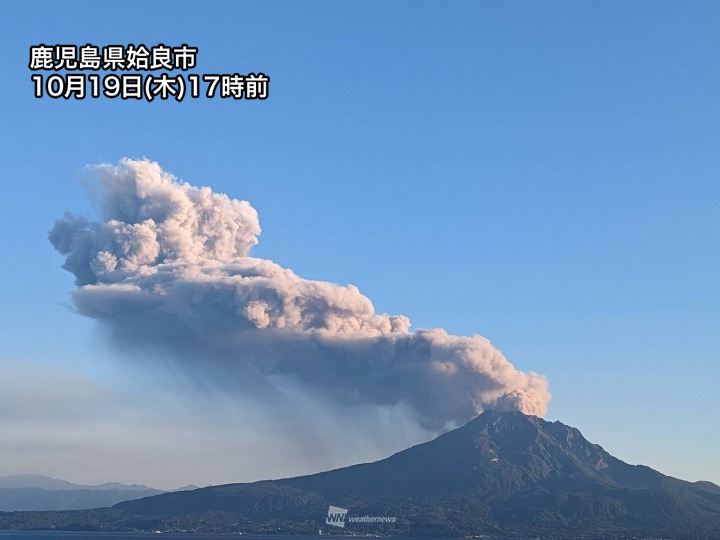 鹿児島・桜島が噴火し噴煙は海抜5000m近くまで上昇 - ウェザーニュース