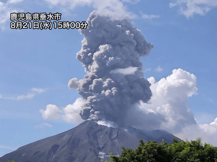 鹿児島・桜島で噴煙を高く上げる噴火 火口上2700mに到達 - ウェザーニュース