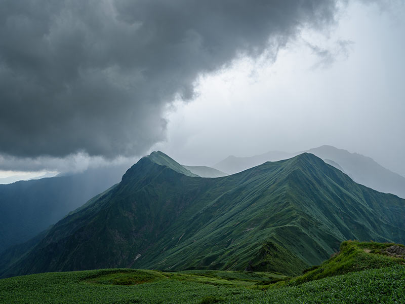 山の天気はなぜ変わりやすい？ 登山時に知っておくべき「危険な雲」の
