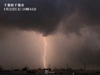 雷雨ページ 昨夜は広範囲で激しい雷雨に 注目の空の写真 ウェザーニュース