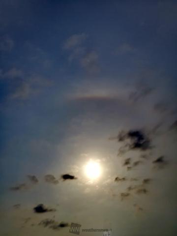 虹色の環 ハロ が出現 注目の空の写真 ウェザーニュース