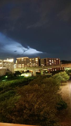 怪しげな雲 一部だけ明るい 家政婦ナ 神奈川県横浜市都筑区 クウ ウェザーニュース