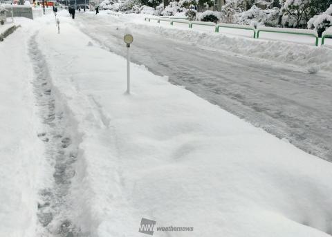 車道は除雪されてい...