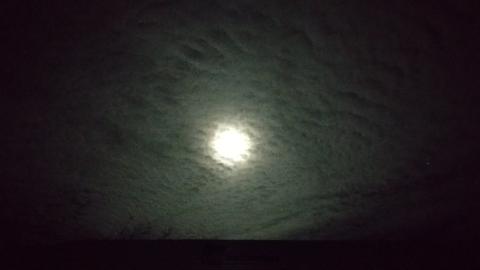 月になみなみ雲がか...