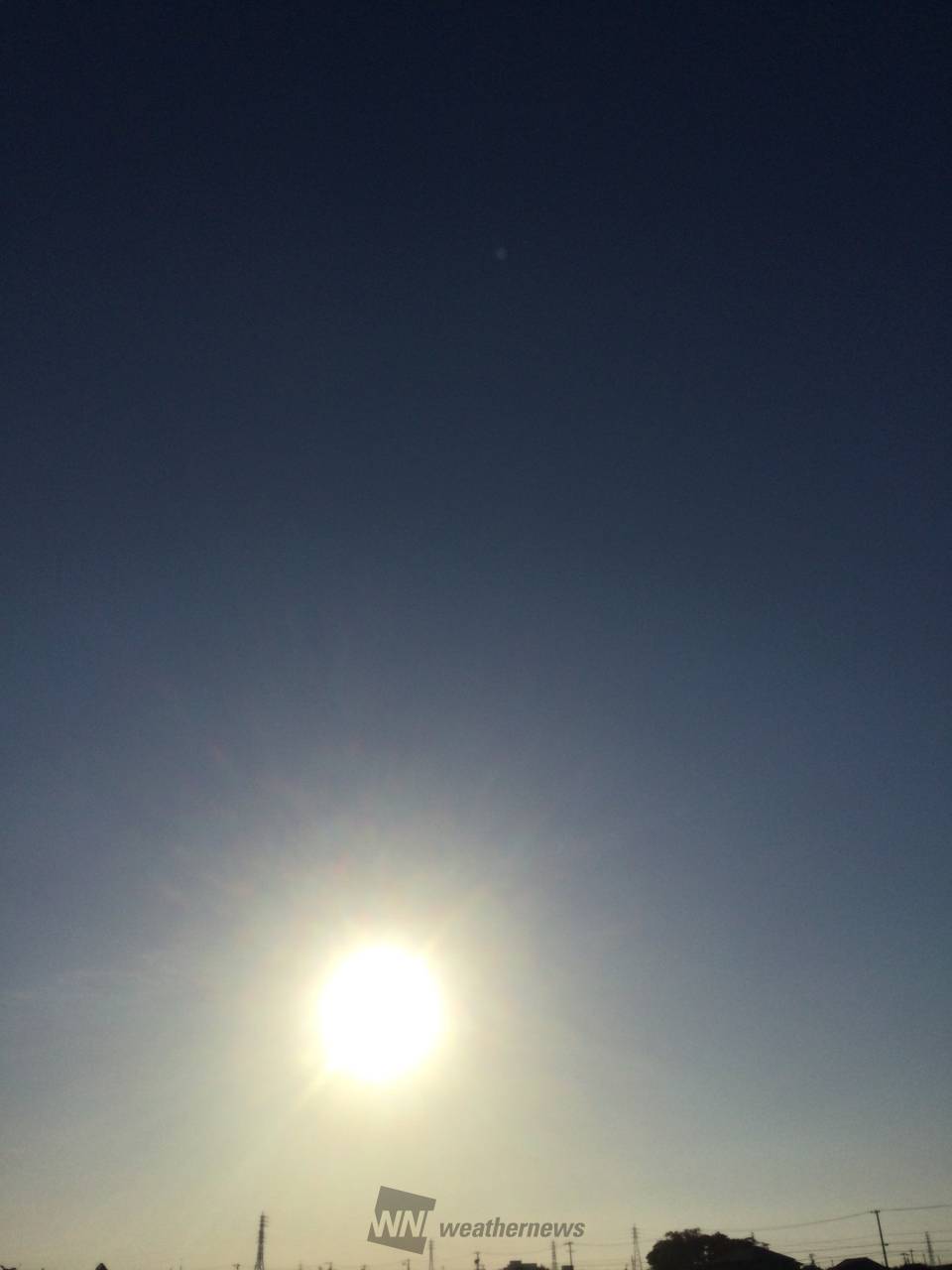 秋晴れの青空に太陽がギラギラと強い日差し 静岡県磐田市 Coridoras ウェザーニュース