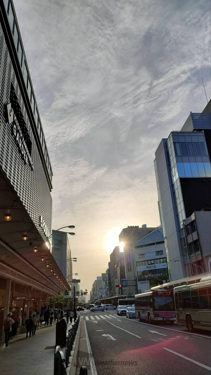 なんだかすんごい霞んでる気がする。午前中 京都府京都市中京区 ぽんぽんやま ウェザーニュース