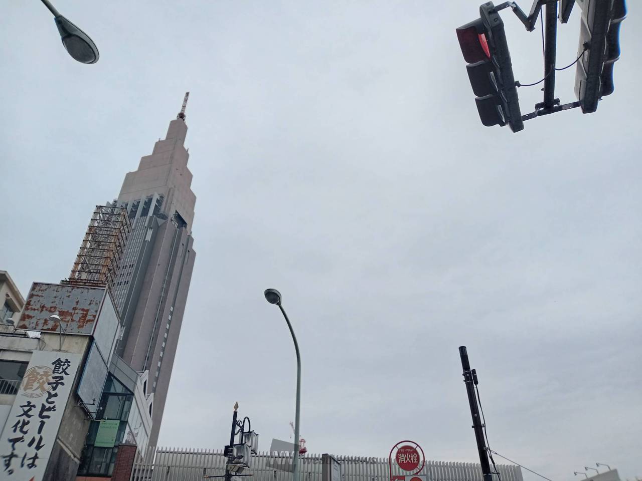 傘はささなくても凌げるレベルの弱い雨が降 東京都渋谷区 路地裏のぽっぽや ウェザーニュース