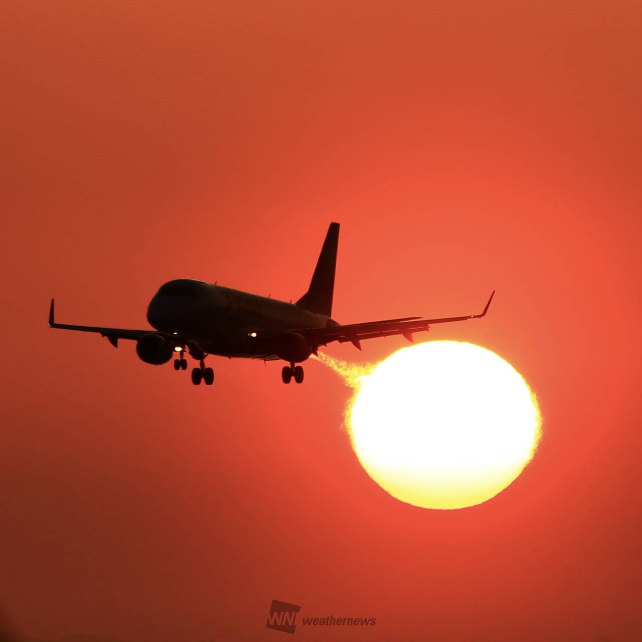 夕日と飛行機 ️? 伊丹からのJAL | 愛媛県松山市 | みやび ️ | ウェザーニュース