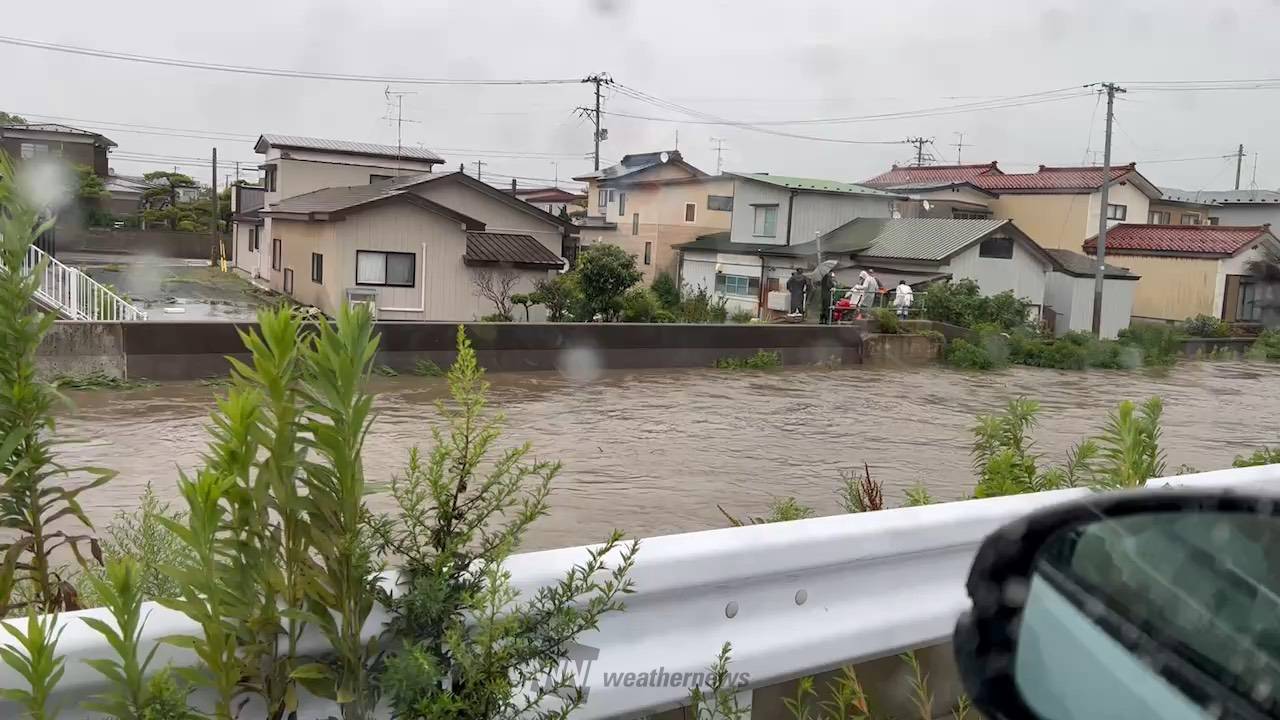大豊小学校横の馬踏川です。 これ以上水位 秋田県潟上市 圓福寺 ウェザーニュース