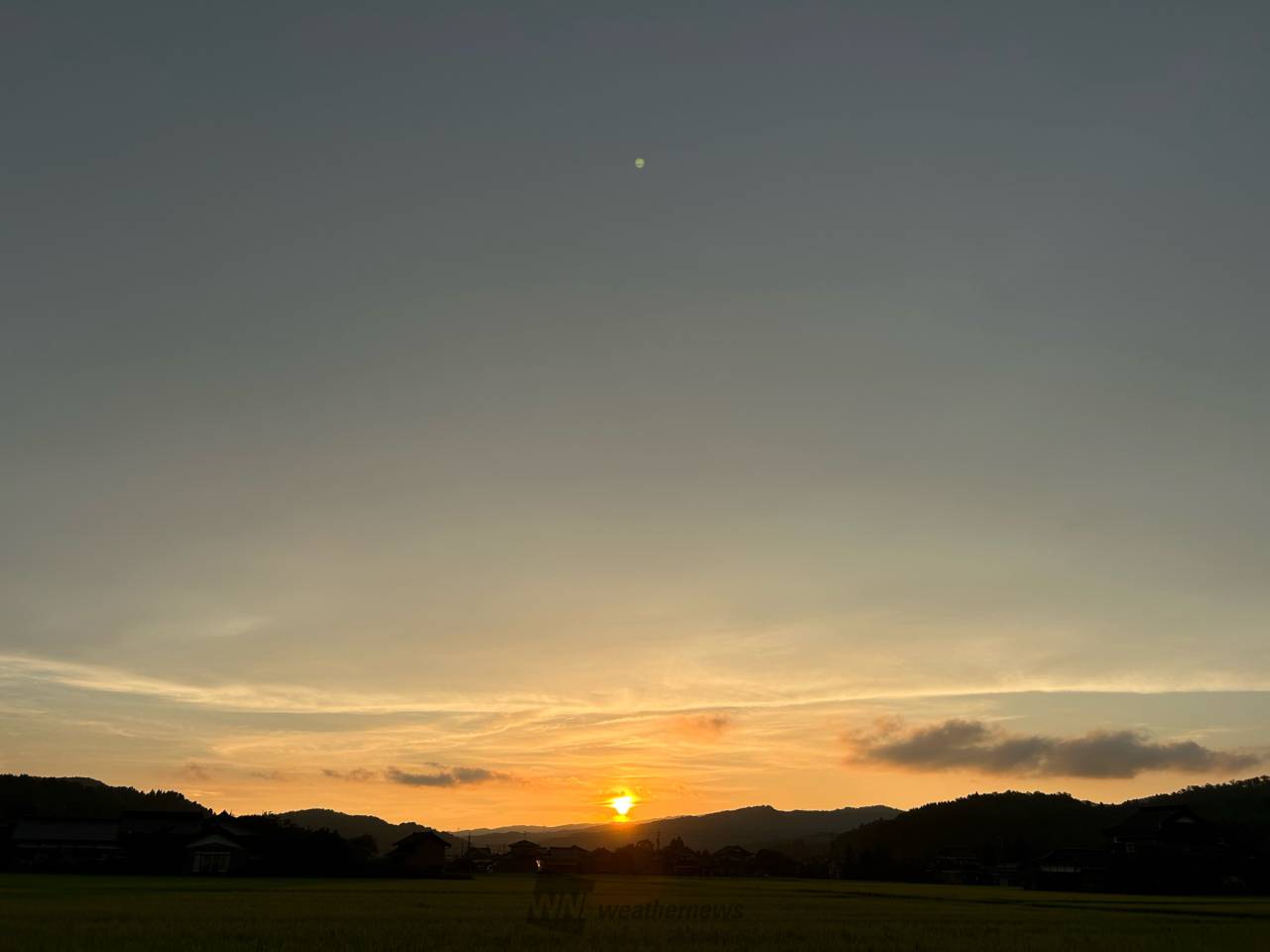 夕陽。 18:45📸 空を蓋 | 富山県氷見市 | かずひ | ウェザーニュース