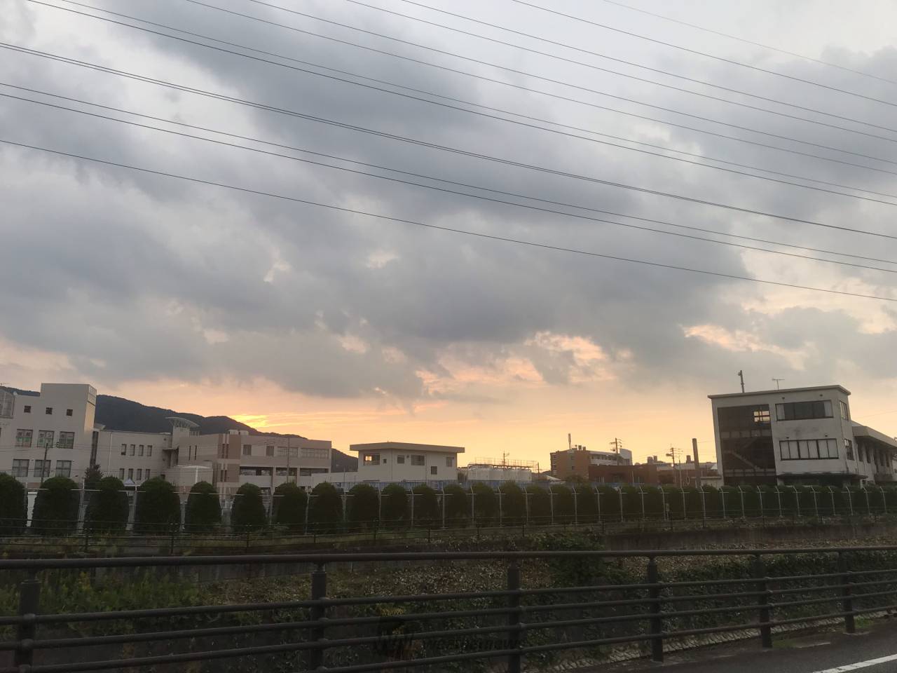 今日のソラヨミ! 雲の薄い部分からうっす 福岡県大野城市 ひらやん(元ケイタイ号機) ウェザーニュース