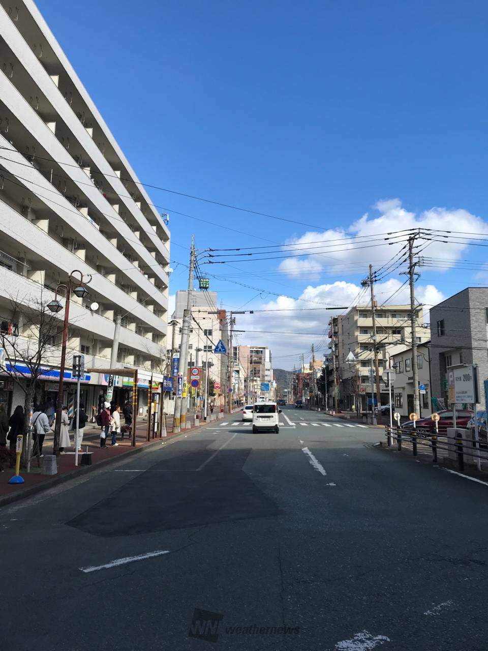 昼時の南福岡駅前上空は青空優勢で日射しも 福岡県福岡市博多区 ひらやん(タブレット号機) ウェザーニュース